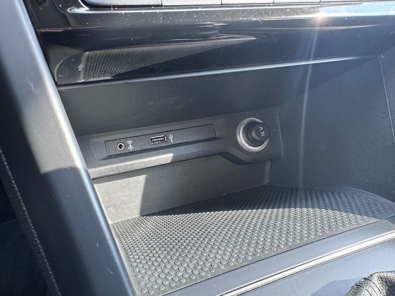 Volkswagen Touran (2016) 7X 2,0 TDI 110 KW 2 MAJ TAŽNÉ - fotka 31 z 50