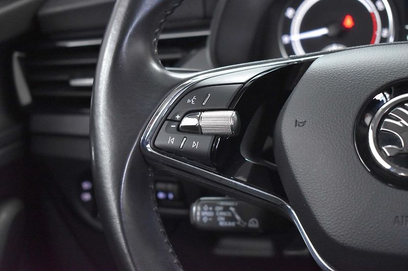 Škoda Scala 1.0 TSI 70kW MIRROR-LINK*ACC* - fotka 16 z 34