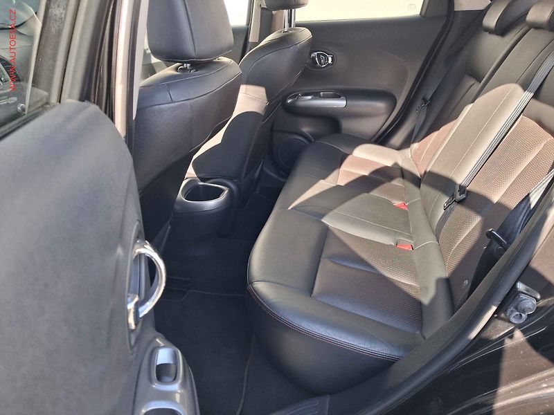 Nissan Juke (2010) 1.6i, Tekna - fotka 10 z 19