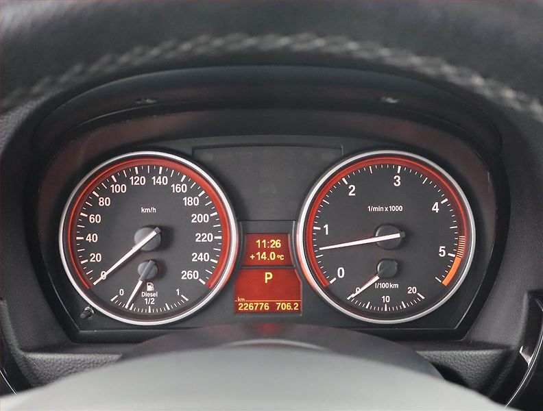 BMW Řada 3 (2011) 330 d xDrive, 4X4, Automat - fotka 11 z 20
