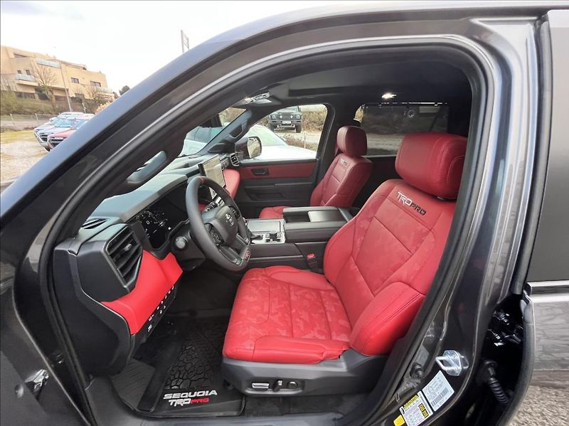 Toyota Sequoia 3,5i-Force MaxTTV6HEV TRD Pro - fotka 10 z 58