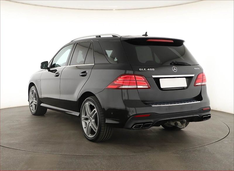 Mercedes-Benz GLE (2015) AMG line 400 - fotka 4 z 20