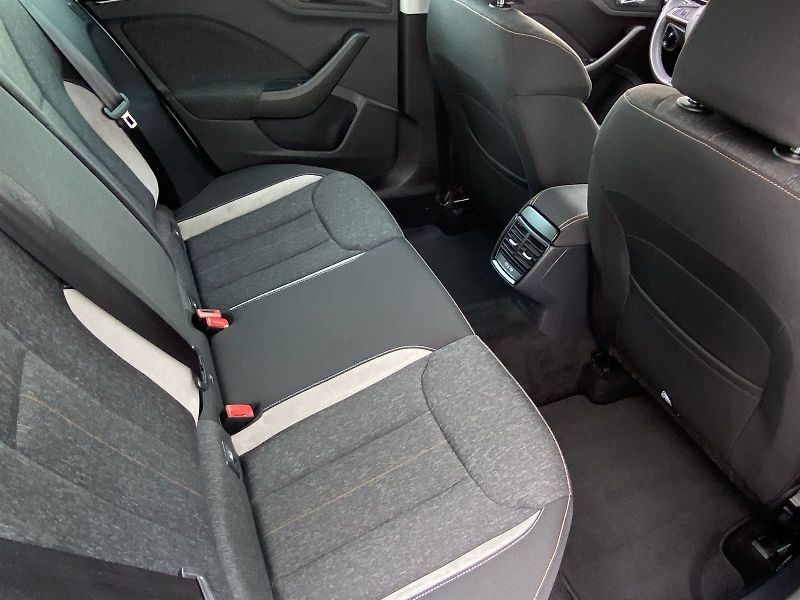 Škoda Scala (2020) 1.6 TDI Style Extra - fotka 9 z 34