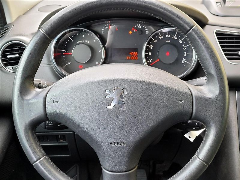 Peugeot 3008 1,6 b-HDi NAVi*SERV.KNÍŽKA* - fotka 38 z 43