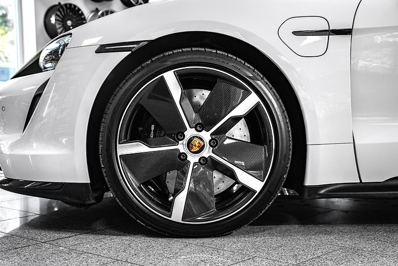 Porsche Taycan Turbo S PCCB/PDCC/PDLS+/PTV/BU - fotka 6 z 30