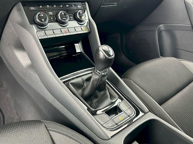 Škoda Karoq (2022) 1.5TSI 110kW Ambition Tour - fotka 21 z 31