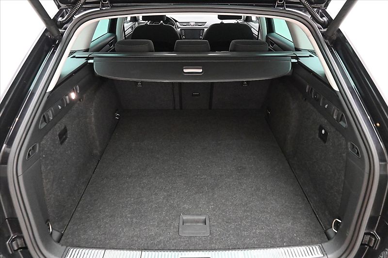 Škoda Superb 2,0 TDI 110 kW 4x4 Style Panor - fotka 10 z 32