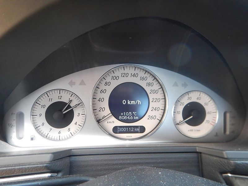 Mercedes-Benz Třídy E E 350 4MATIC, DIGIKLIMA - fotka 19 z 32