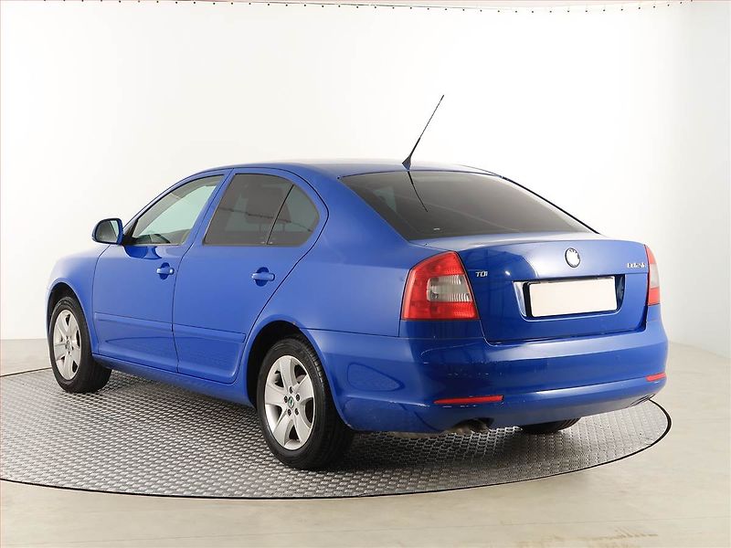 Škoda Octavia (2009) 1.9 TDI, Xenony, Tempomat - fotka 4 z 17