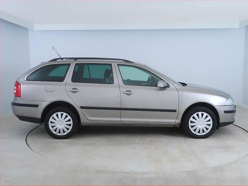 Škoda Octavia (2007) Elegance 2.0 TDI, 4X4, po STK - fotka 6 z 19