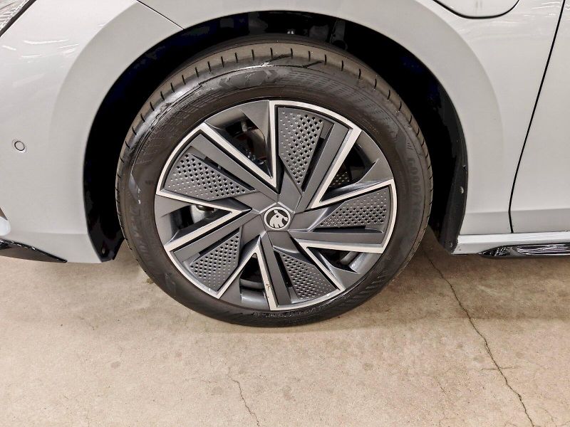 Škoda Superb (2025) Combi iV 1.5 TSI 150 kW DSG Sp - fotka 34 z 34