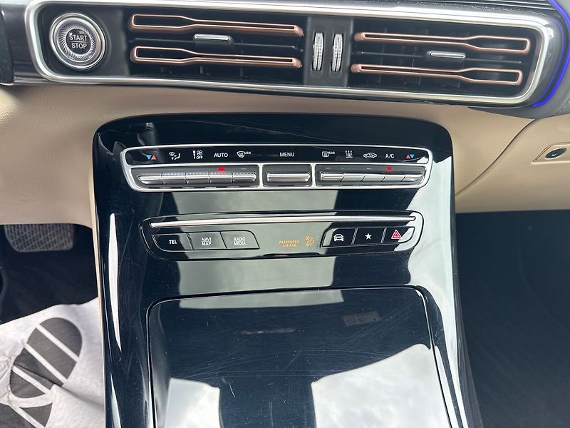 Mercedes-Benz EQC 400 4MATIC - fotka 17 z 24