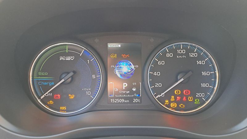 Mitsubishi Outlander 2.4 PHEV 4WD Business - fotka 22 z 28