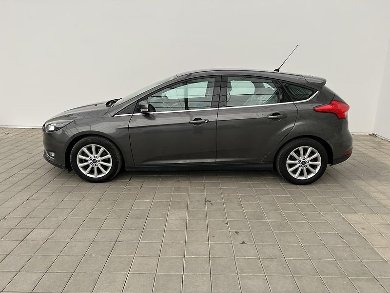 Ford Focus 1.5   Titanium - fotka 3 z 24