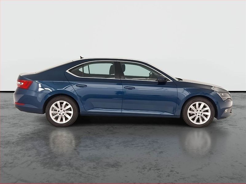 Škoda Superb (2017) Ambition 1.6 TDI, Navi, Xenony - fotka 6 z 23