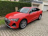 Audi e-tron.