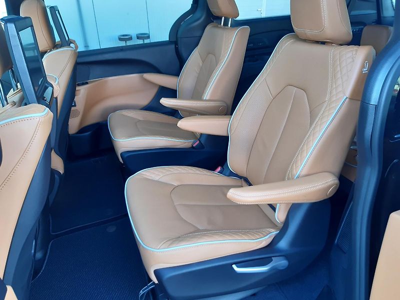 Chrysler Pacifica (2026) 3,6 V6 Pinnacle 4x4 - fotka 22 z 55