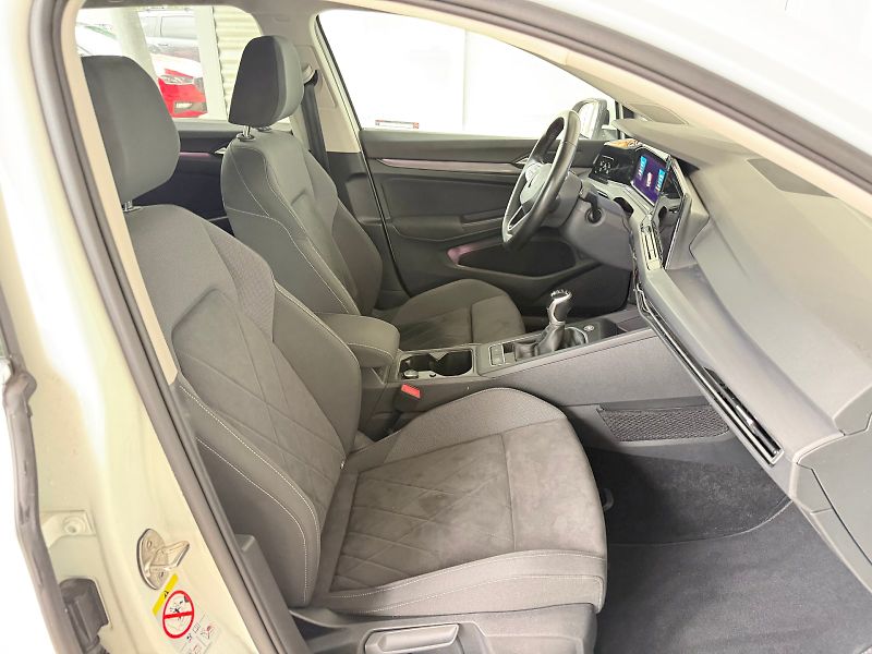 Volkswagen Golf Variant (2021) Style 1.5 TSI / 110 kW M6 - fotka 23 z 26