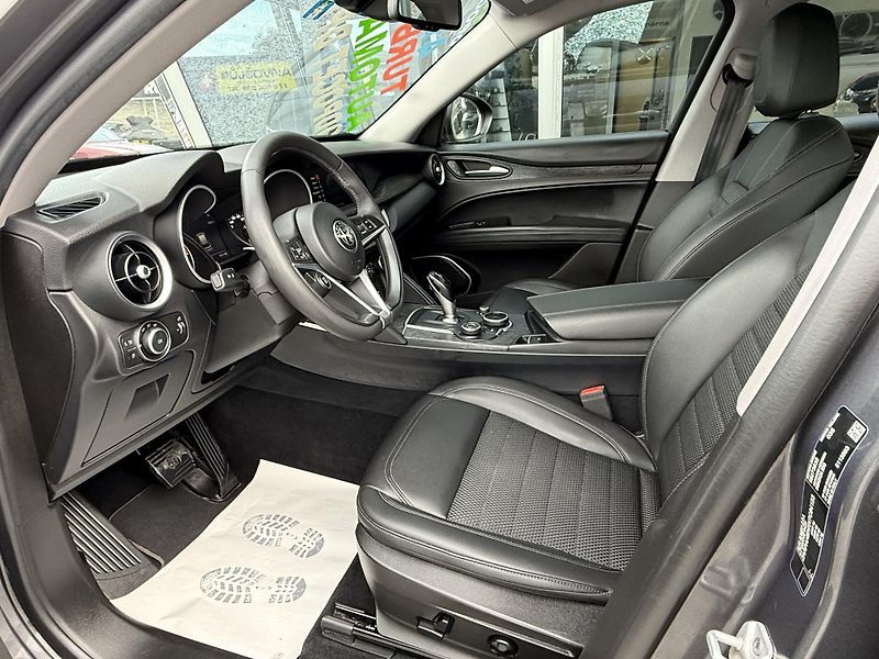 Alfa Romeo Stelvio 2,0T Q4 280PS 4x4 Automat - fotka 16 z 40