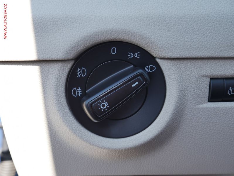 Škoda Octavia (2014) 1.2TSi, ČR, Elegance, autoAC - fotka 15 z 21