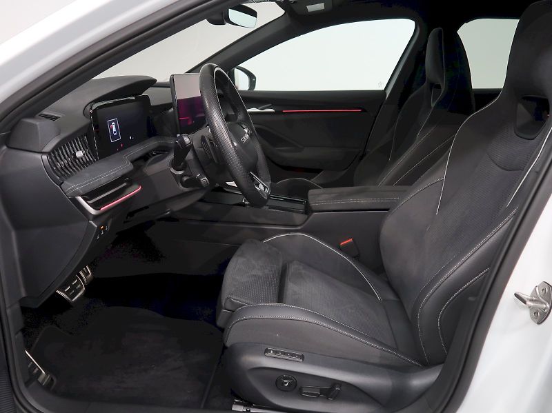 Škoda Superb (2026) SPORTLINE 2.0TDI 142KW 4x4 DSG - fotka 13 z 49