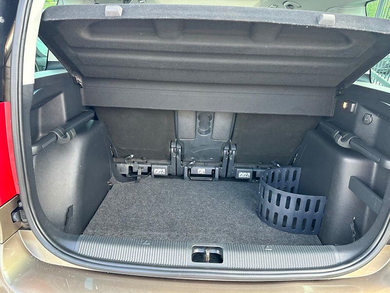 Škoda Yeti (2014) 1.2TSi PANORAMA,VÝHŘEV SED. - fotka 12 z 12