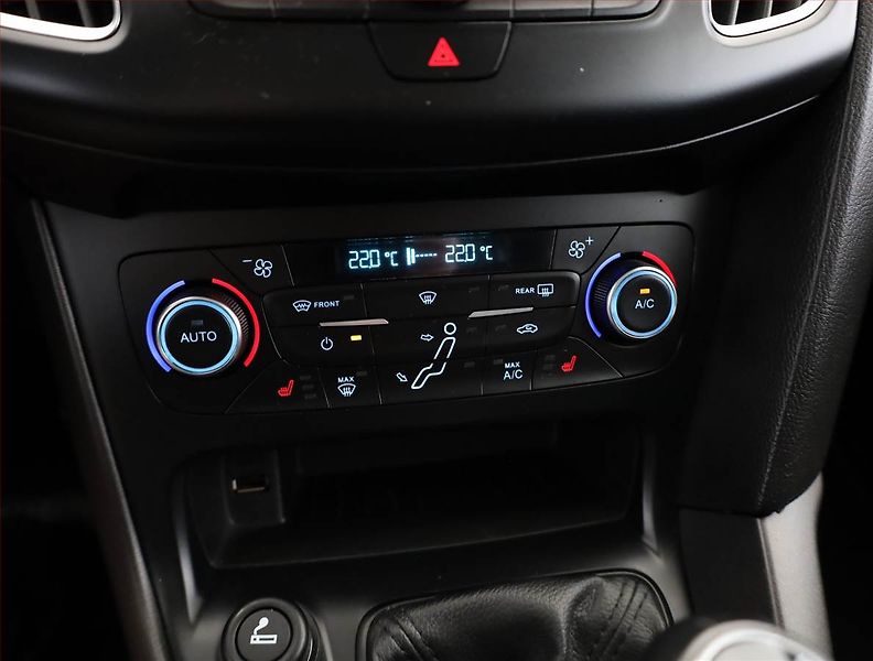 Ford Focus (2016) 1.0 EcoBoost, Serv.kniha - fotka 10 z 17