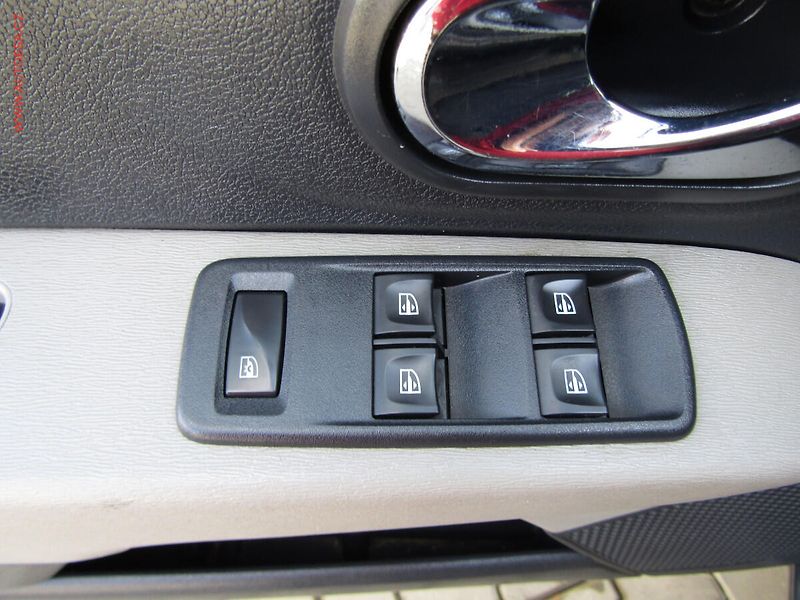 Dacia Lodgy (2013) 1.2 TCe, AC, navi, park.asist - fotka 12 z 17