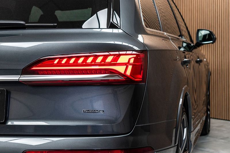 Audi Q7 55 TFSI e *S-LINE*4x4*AIR*DPH* - fotka 44 z 52