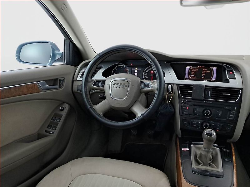 Audi A4 (2011) 2.0 TDI, Xenony, Tempomat - fotka 7 z 22