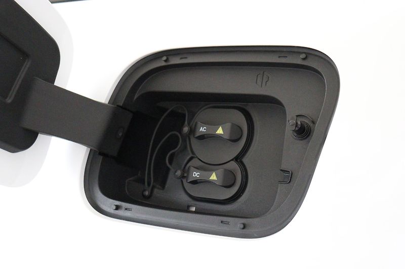 Leapmotor C10 REEV (2025) DESIGN Hybrid EV - fotka 16 z 18
