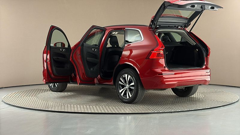 Volvo XC60 2.0 B4 AUT AWD Momentum Pro - fotka 7 z 28