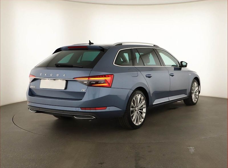 Škoda Superb (2022) Laurin&Klement iV 1.4 TSI PHEV - fotka 5 z 21