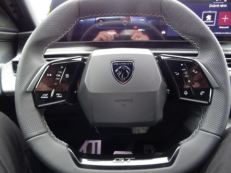 Peugeot 5008 (2024) e-GT 157 kW/210k (Bat. 73kWh) - fotka 3 z 60
