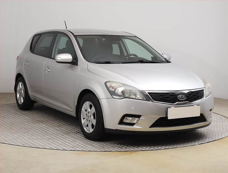 Kia Ceed (2013) 1.6 CRDi, po STK, zamluveno - fotografie inzerátu
