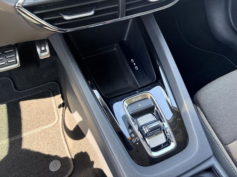 Škoda Octavia SCOUT 2.0 TDI DSG MATRIX - fotka 26 z 56