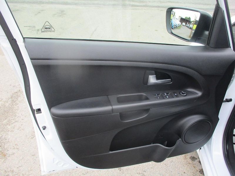 Kia Venga 1.6i 91kW AUTOMAT*NAVI*VÝHŘEV - fotka 12 z 50