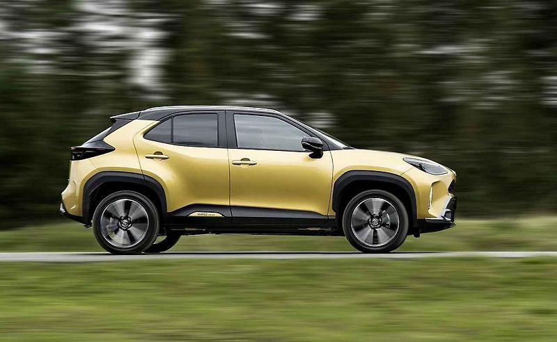 Toyota Yaris Cross si poradí také s lehčím terénem