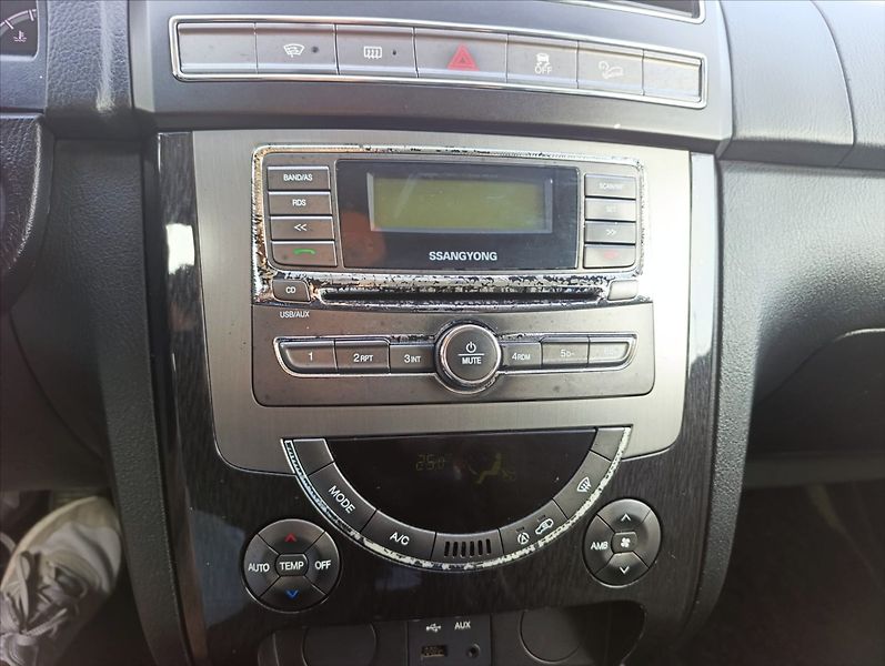 SsangYong Rexton 2,0 RX200 7MÍST TEMPOMAT - fotka 17 z 31