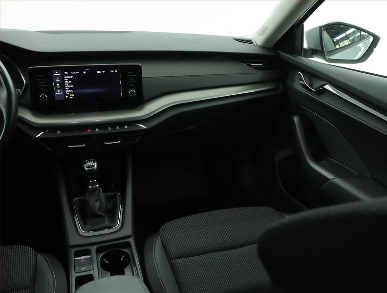 Škoda Octavia (2023) Ambition 2.0 TDI, ČR,1.maj - fotka 8 z 15