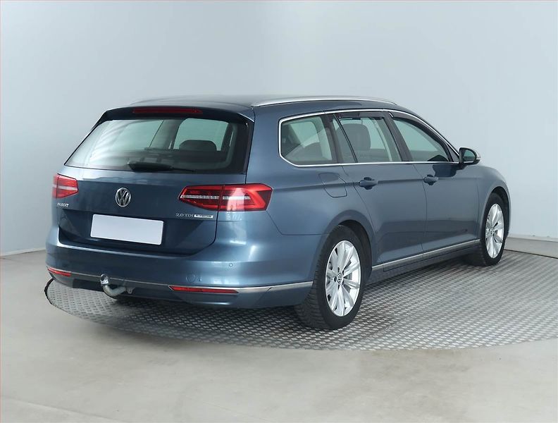 Volkswagen Passat (2015) Highline 2.0 TDI, Tempomat - fotka 5 z 16
