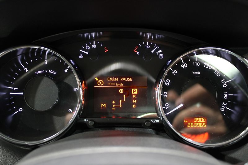 Peugeot 5008 2,0 HDI 120kW 7 míst - fotka 19 z 32