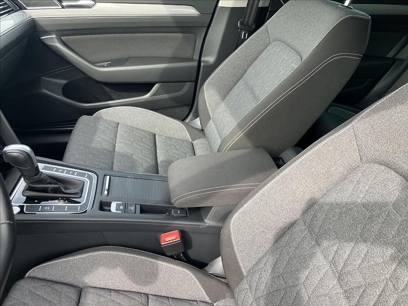 Volkswagen Passat 2,0 TAŽNÉ, KEYLESS, EL.KUFR - fotka 10 z 36