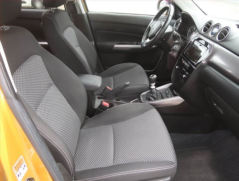Suzuki Vitara (2020) GL + 1.4 BoosterJet - fotka 9 z 19