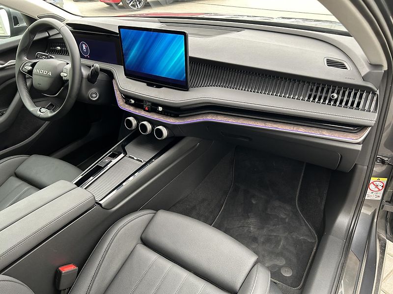 Škoda Superb 2.0 TDI L & K - fotka 28 z 30
