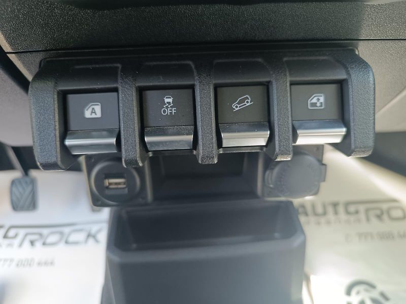 Suzuki Jimny 1.5/75kW,4x4, Comfort+, 4místa - fotka 32 z 38