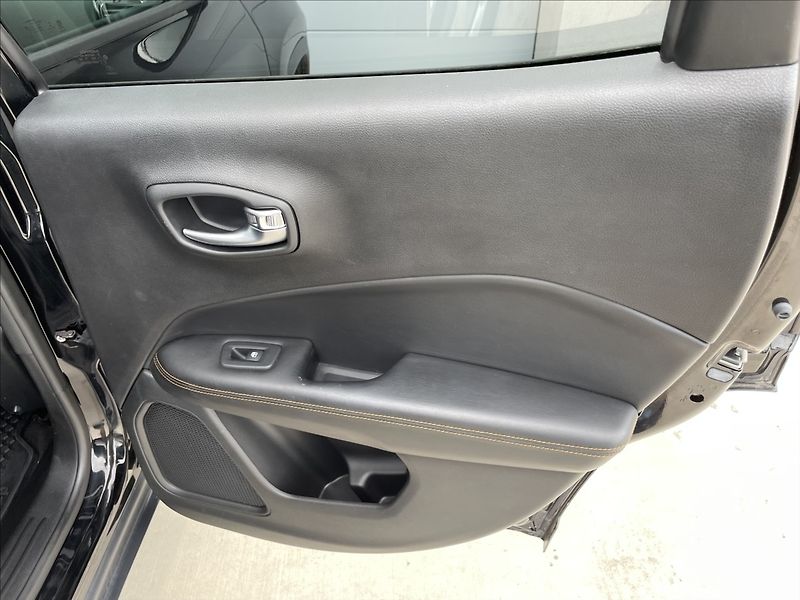 Jeep Compass 1,4 MultiAir AT9 Limited ČR.4x - fotka 25 z 29
