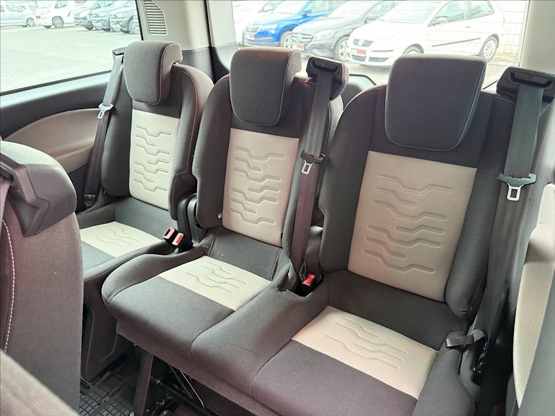 Ford Tourneo Custom 2,2 Titanium,92kW,po servisu - fotka 21 z 31