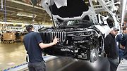 Záběry z výroby prototypů nového BMW X7.
