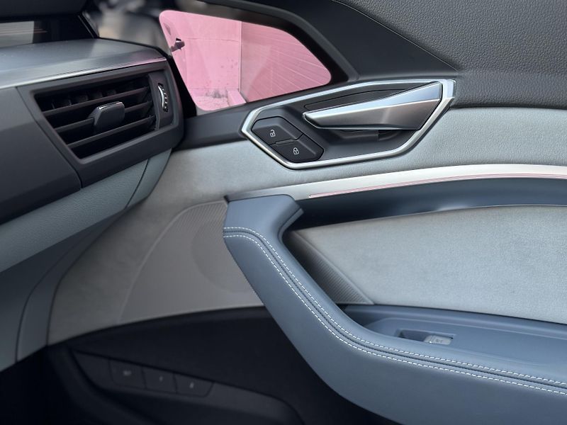 Audi e-tron Sportback 55 quattro S line - fotka 13 z 34